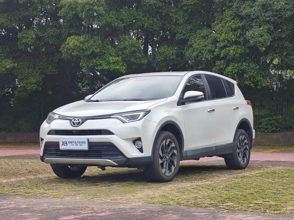 Toyota RAV4 2017 — фото 1