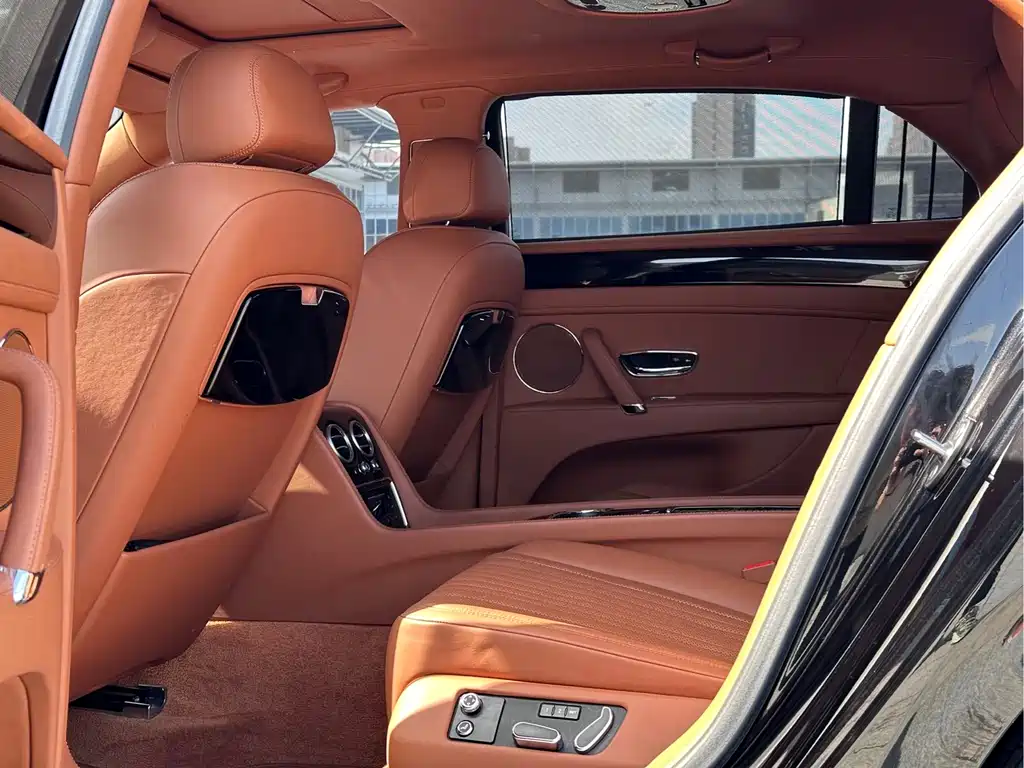 Bentley Flying Spur 2019 — фото 7