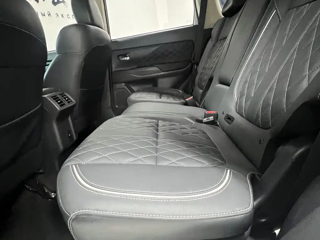 Mitsubishi Outlander 2022 — фото 13