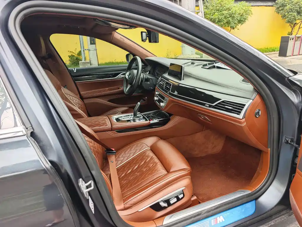 BMW 7 Series 2019 — фото 10