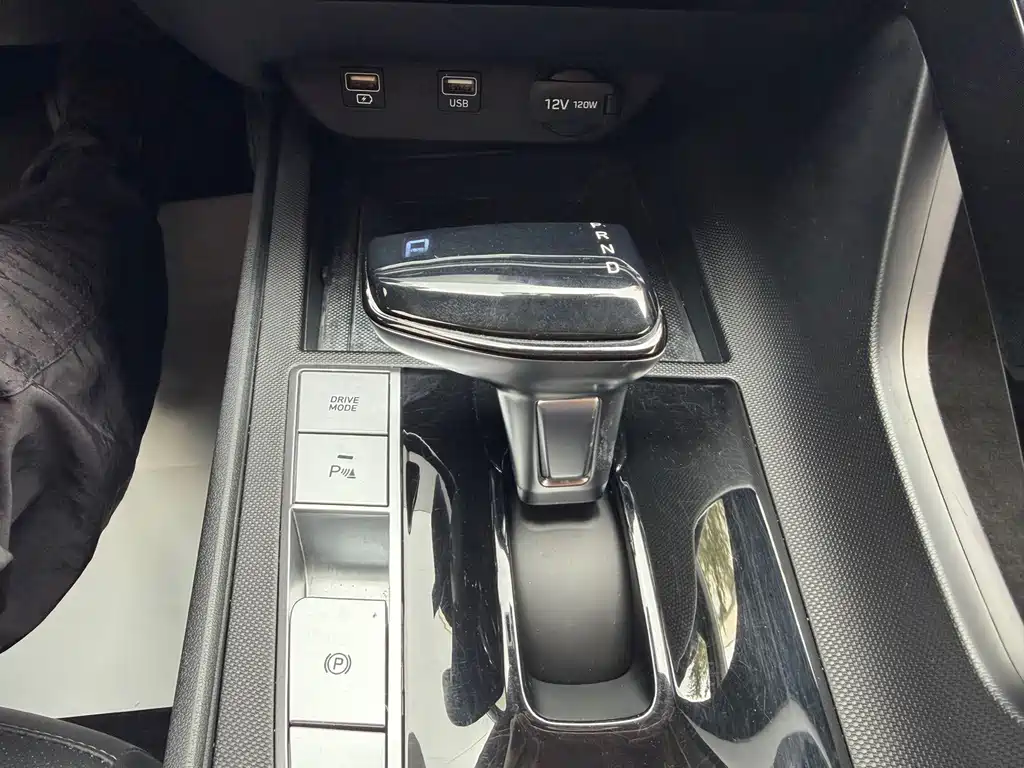 Hyundai Elantra 2022 — фото 20