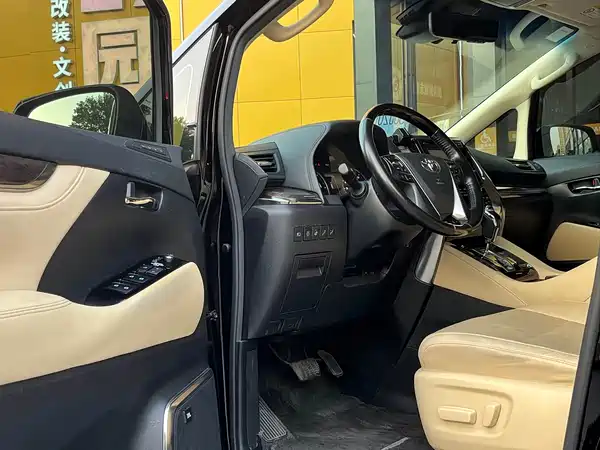 Toyota Alphard 2023