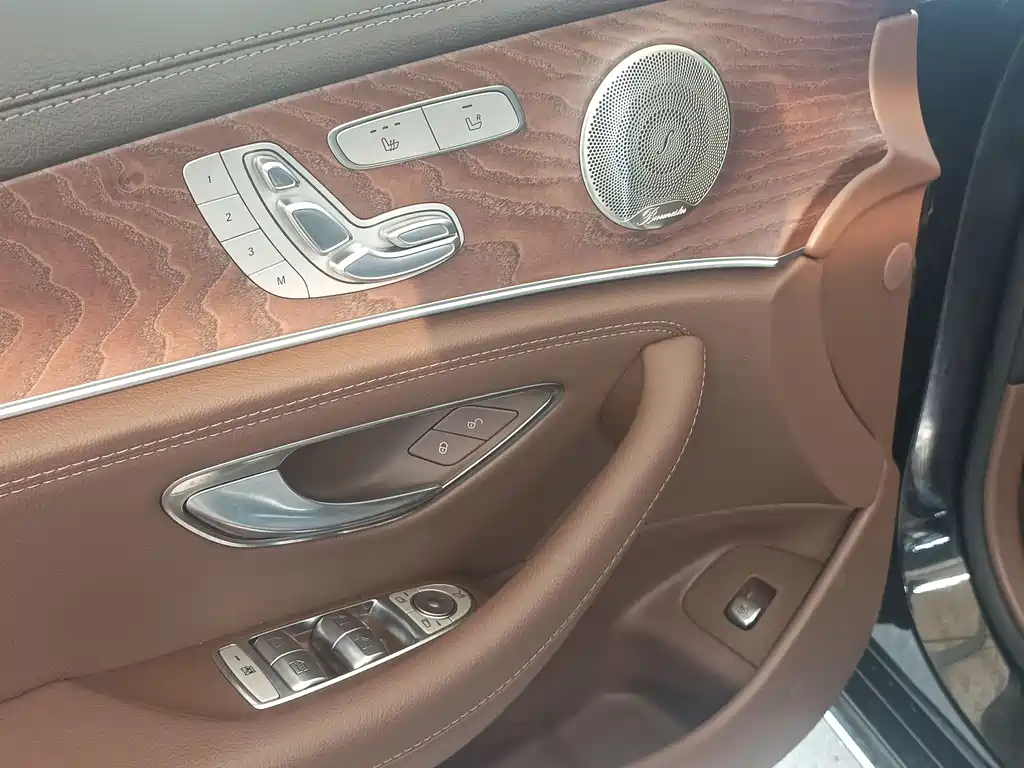 Mercedes-Benz E-Class 2023 — фото 4