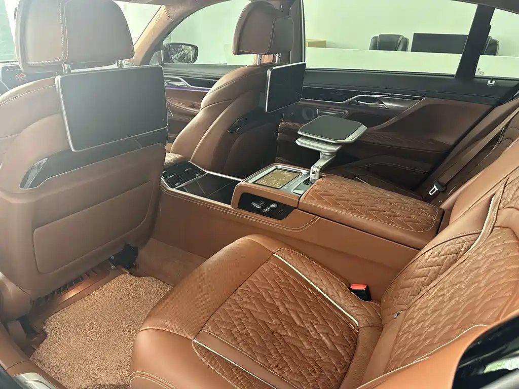 BMW 7 Series 2021 — фото 10