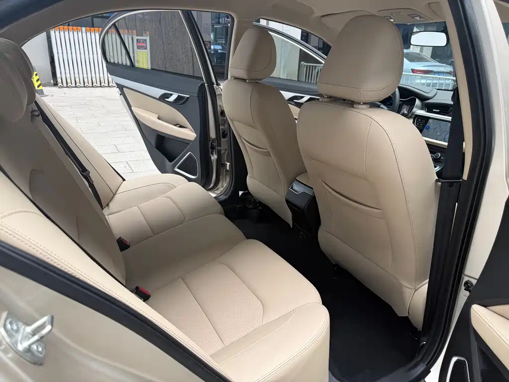 Geely Emgrand 2019 — фото 10
