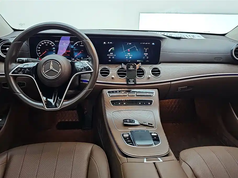 Mercedes-Benz E-Class 2022 — фото 12