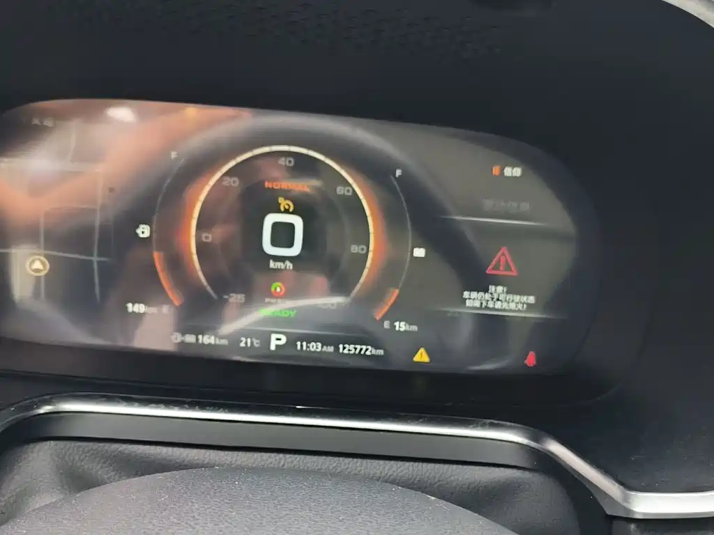 Roewe RX5 New Energy 2017 — фото 11