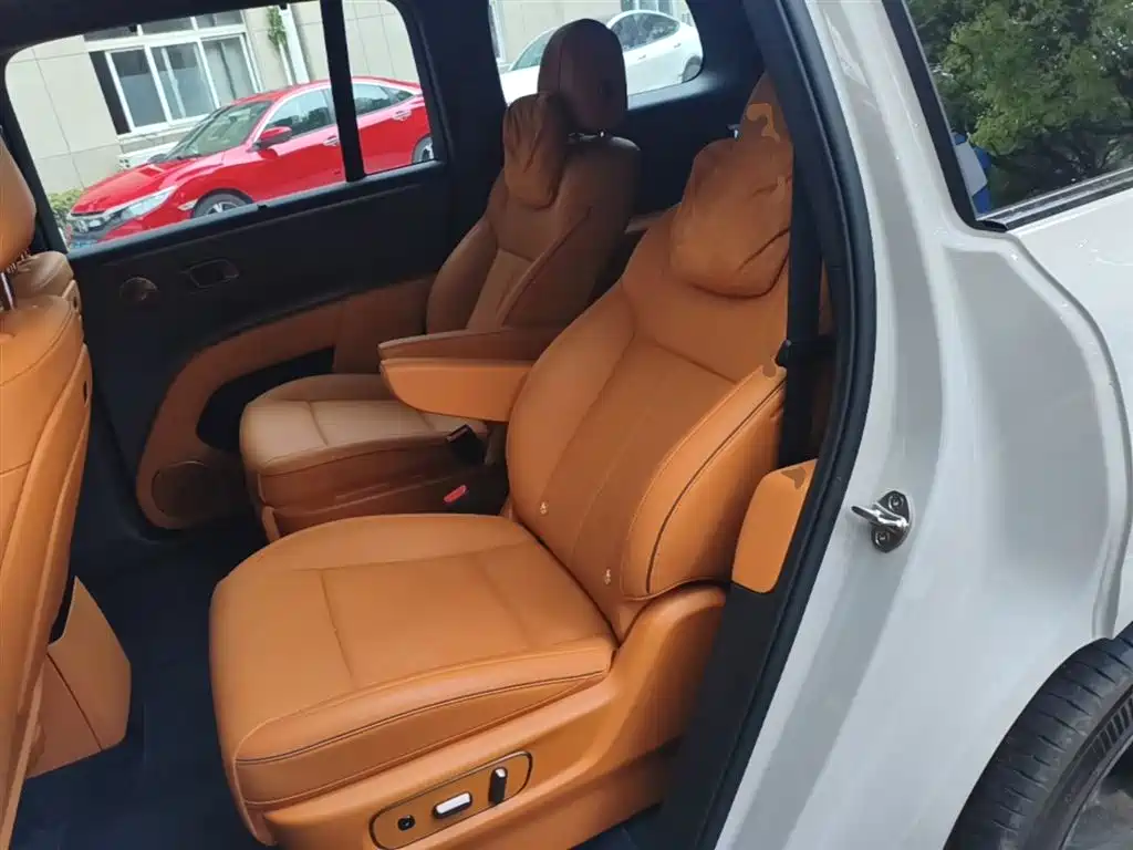 Li Auto i8 2025 — фото 13