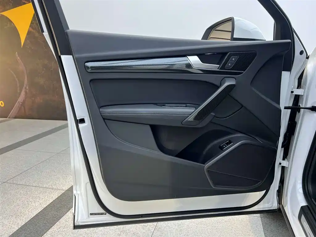 Audi Q5L 2023 — фото 19