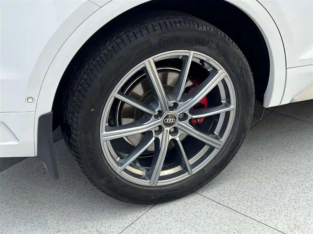 Audi Q5L 2023 — фото 27