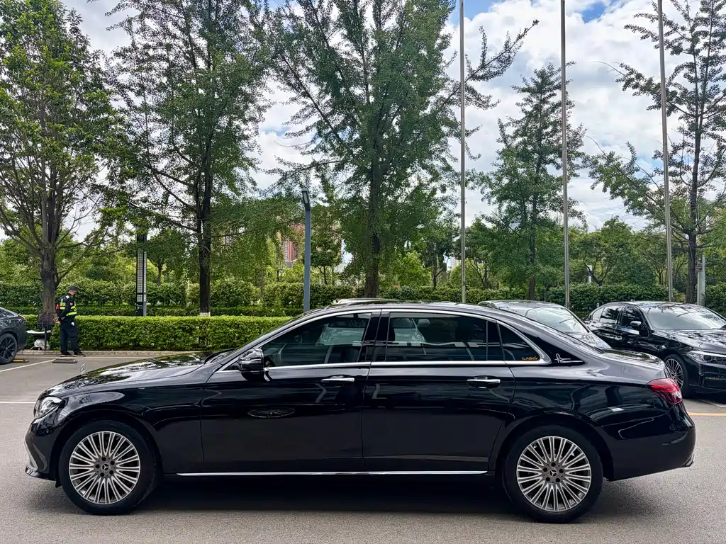 Mercedes-Benz E-Class 2023 — фото 9