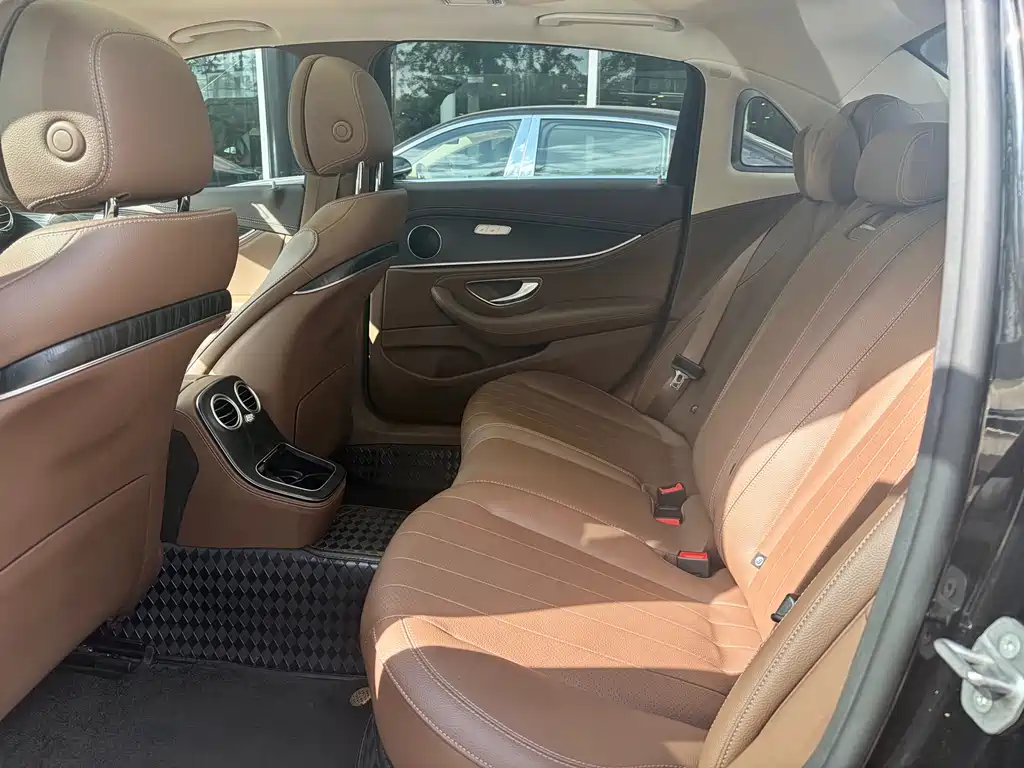 Mercedes-Benz E-Class 2023 — фото 19