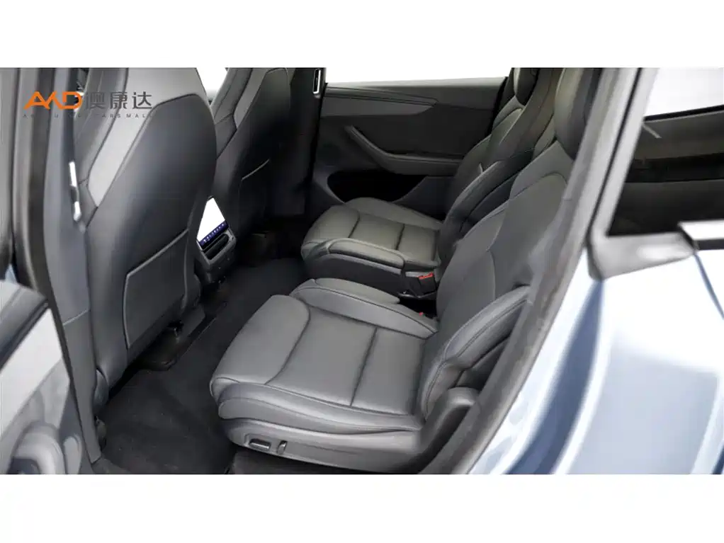 Tesla Model Y L 2025