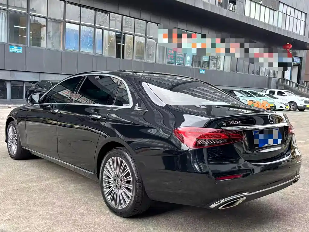Mercedes-Benz E-Class 2023 — фото 7