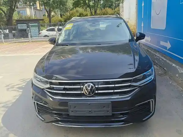 Volkswagen Tiguan L Plug-In Hybrid 2025