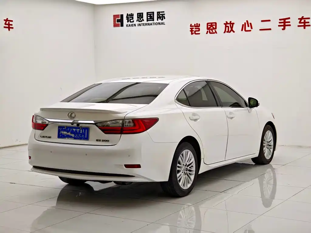 Lexus ES 2016 — фото 10