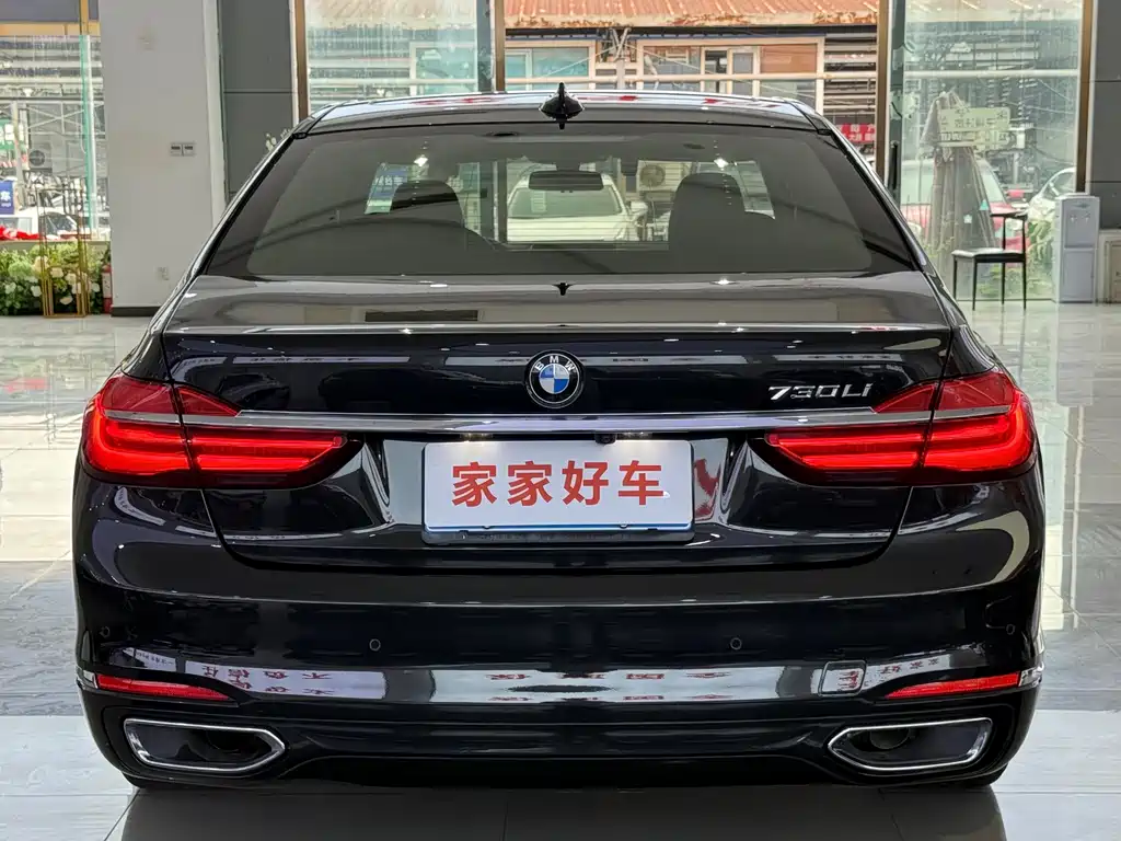 BMW 7 Series 2017 — фото 16
