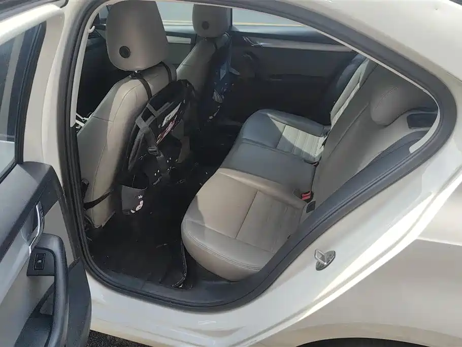 Skoda Octavia 2015 — фото 11