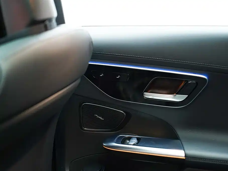Mercedes-Benz C-Class 2023 — фото 14