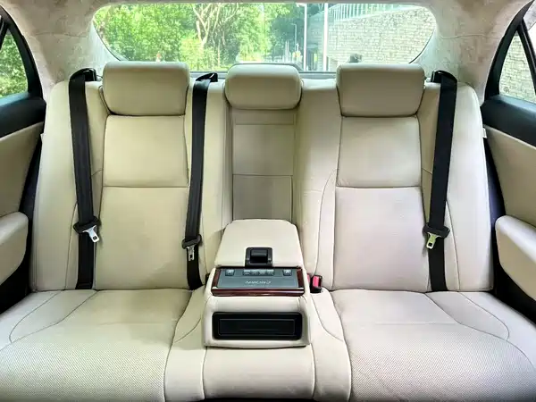 Toyota Crown 2013