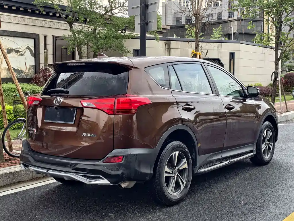 Toyota RAV4 2016 — фото 9