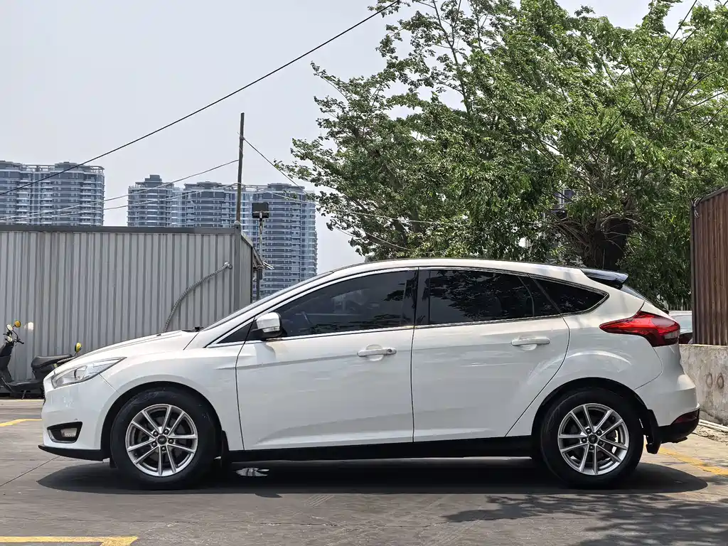 Ford Focus 2015 — фото 10