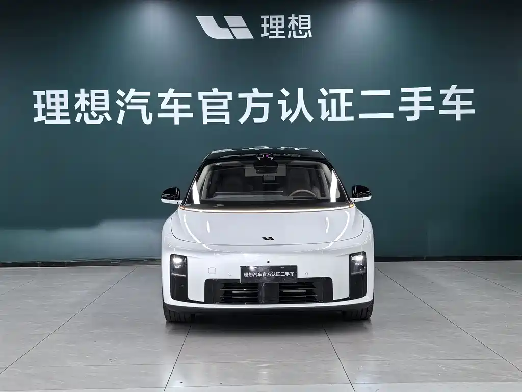 Li Auto i8 2025