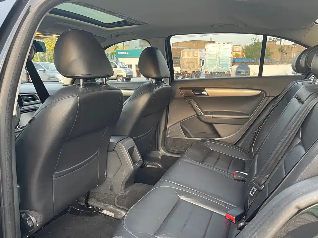 Volkswagen Lavida 2015