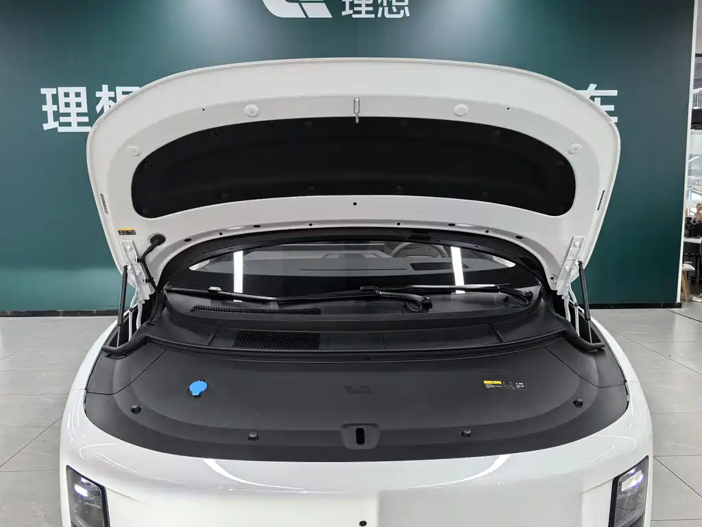 Li Auto i8 2025 — фото 13