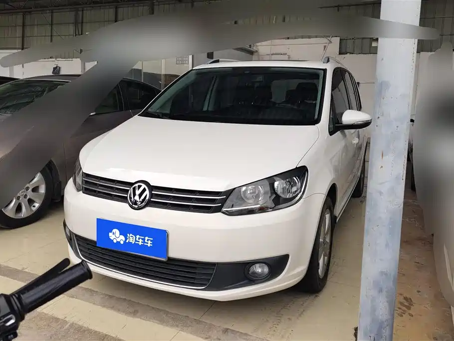Volkswagen Touran 2015 — фото 1