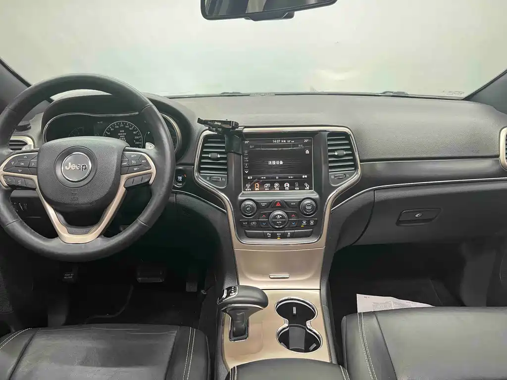 Jeep Grand Cherokee 2015 — фото 15