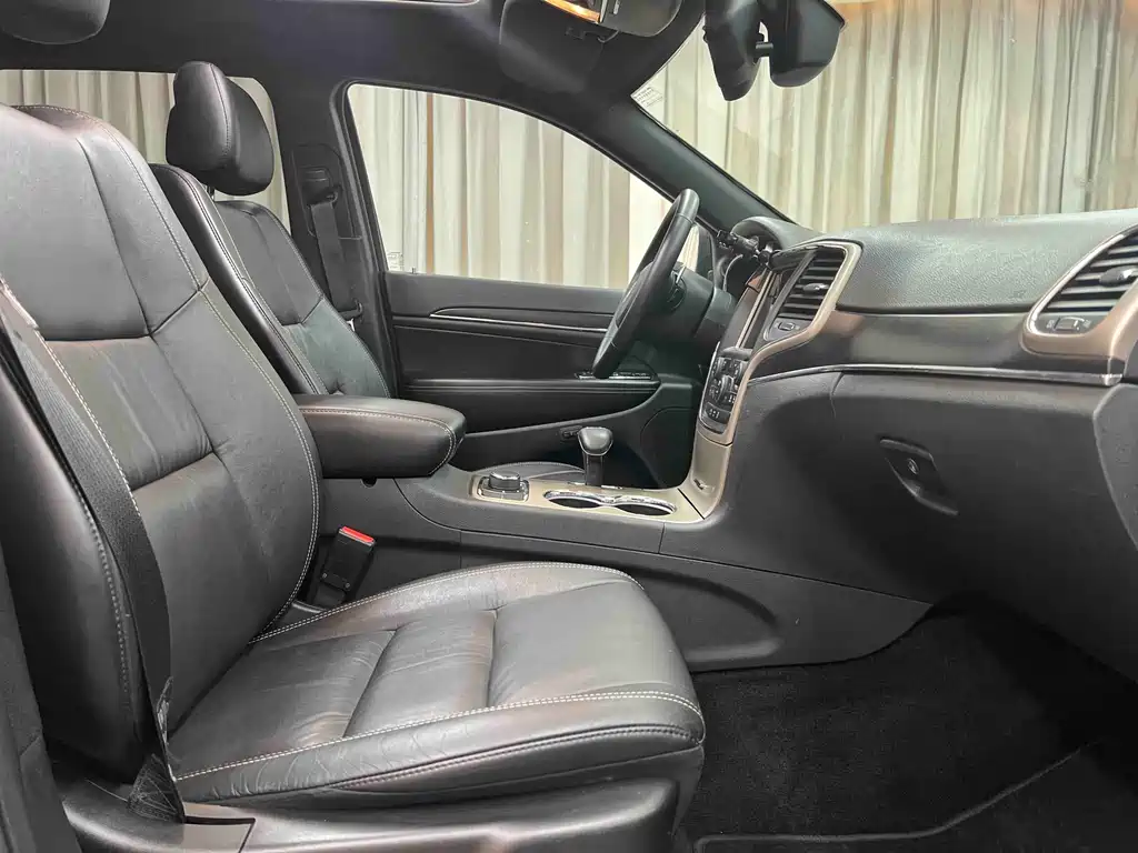 Jeep Grand Cherokee 2015 — фото 22