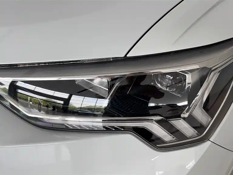 Audi Q3 2019 — фото 8