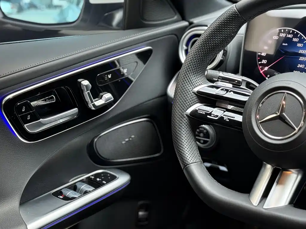 Mercedes-Benz C-Class 2025 — фото 16