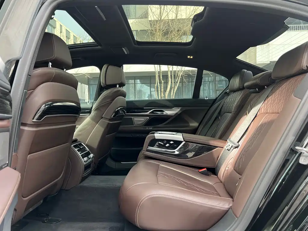 BMW 7 Series 2021 — фото 10