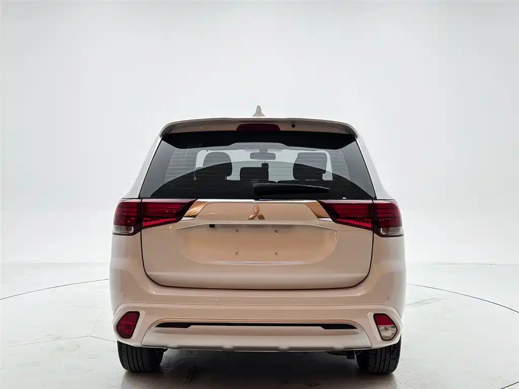 Mitsubishi Outlander 2021 — фото 5