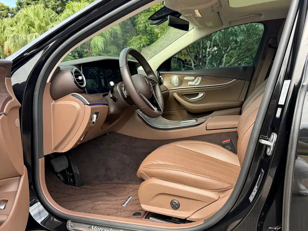 Mercedes-Benz E-Class 2023 — фото 8