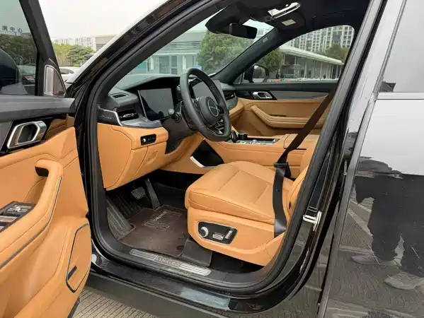 Lynk & Co 09 EM-P 2025