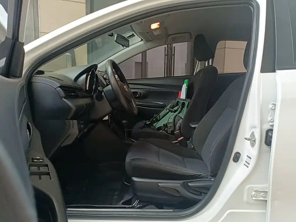 Toyota Yaris L 2016 — фото 16