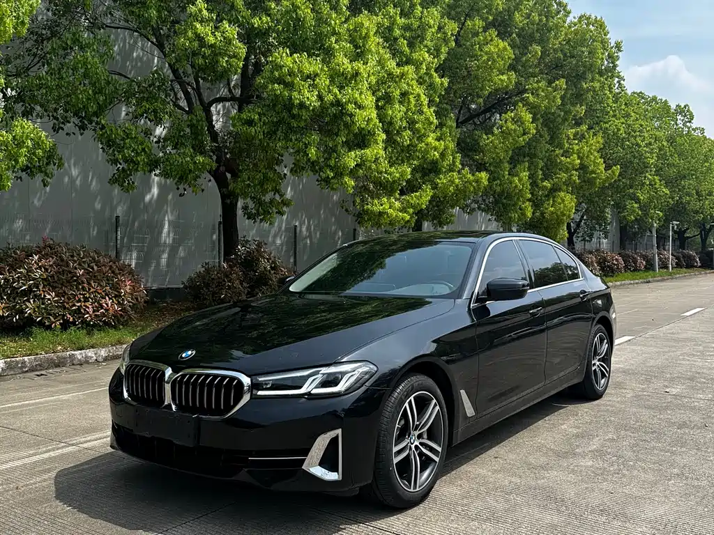 BMW 5 Series 2023 — фото 2