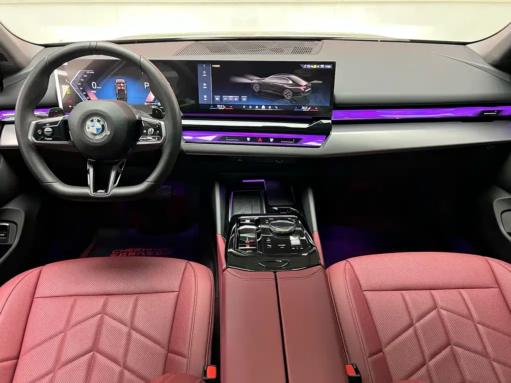 BMW 5 Series 2025 — фото 12