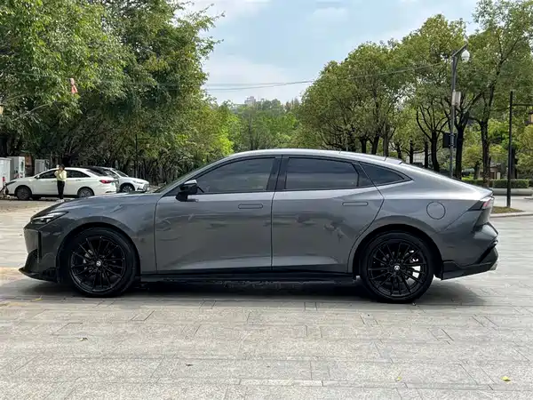Changan UNI-V 2024