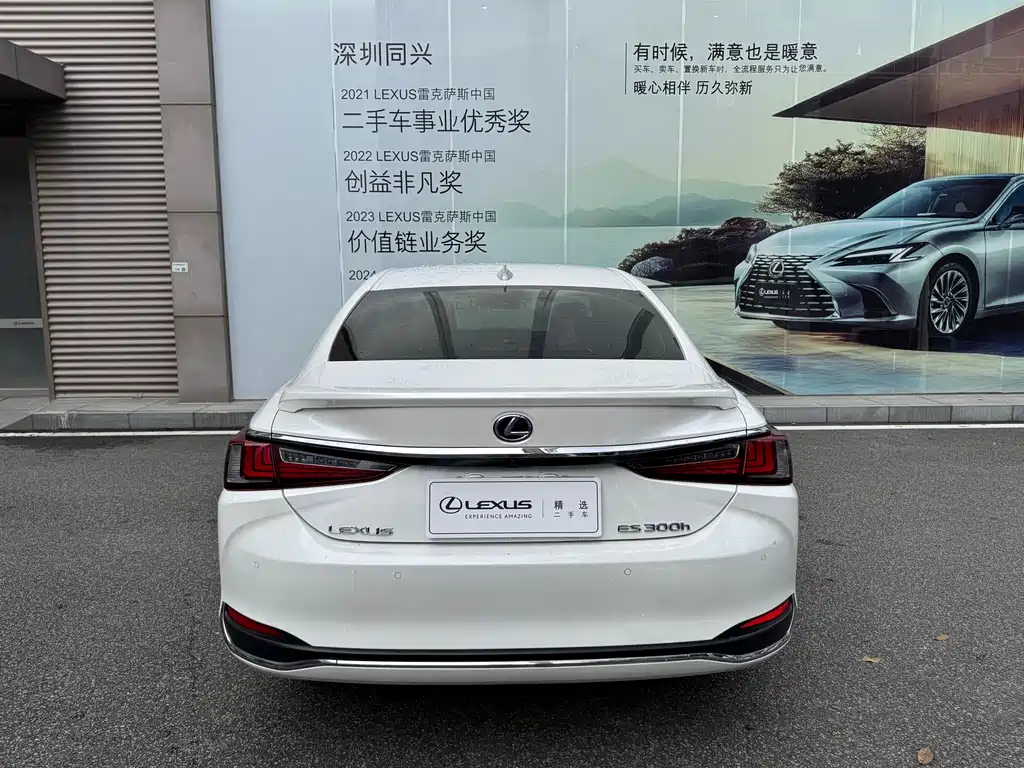 Lexus ES 2019 — фото 18