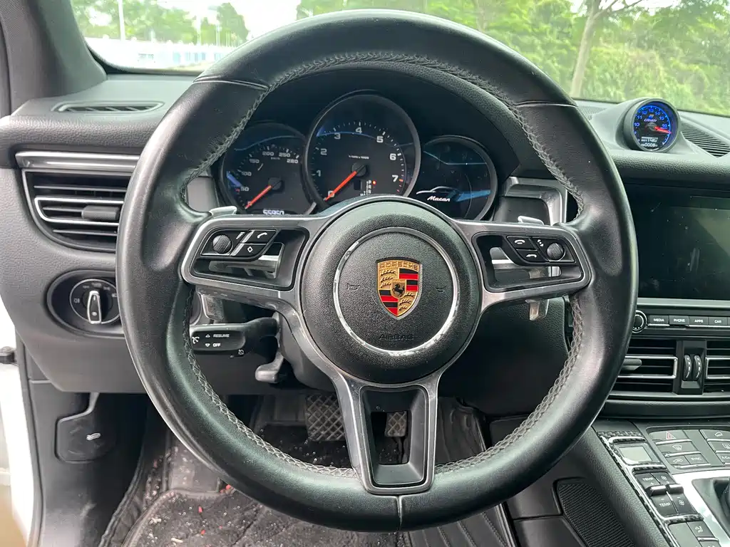 Porsche Macan 2019 — фото 22