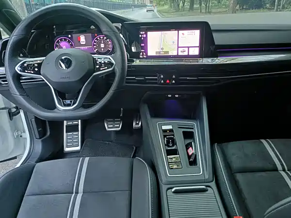 Volkswagen Golf 2024