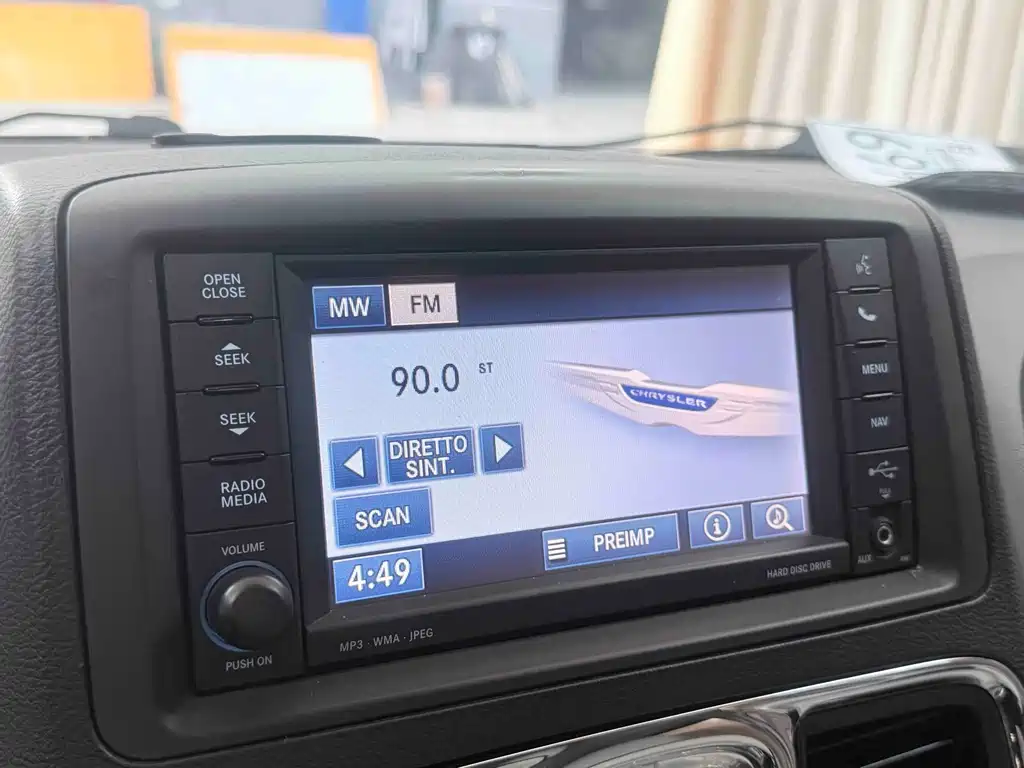 Chrysler Grand Voyager 2015 — фото 13