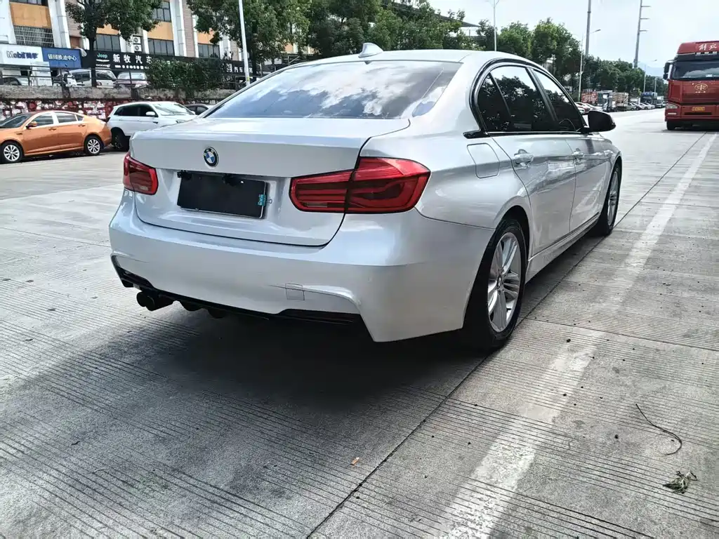 BMW 3 Series 2017 — фото 9