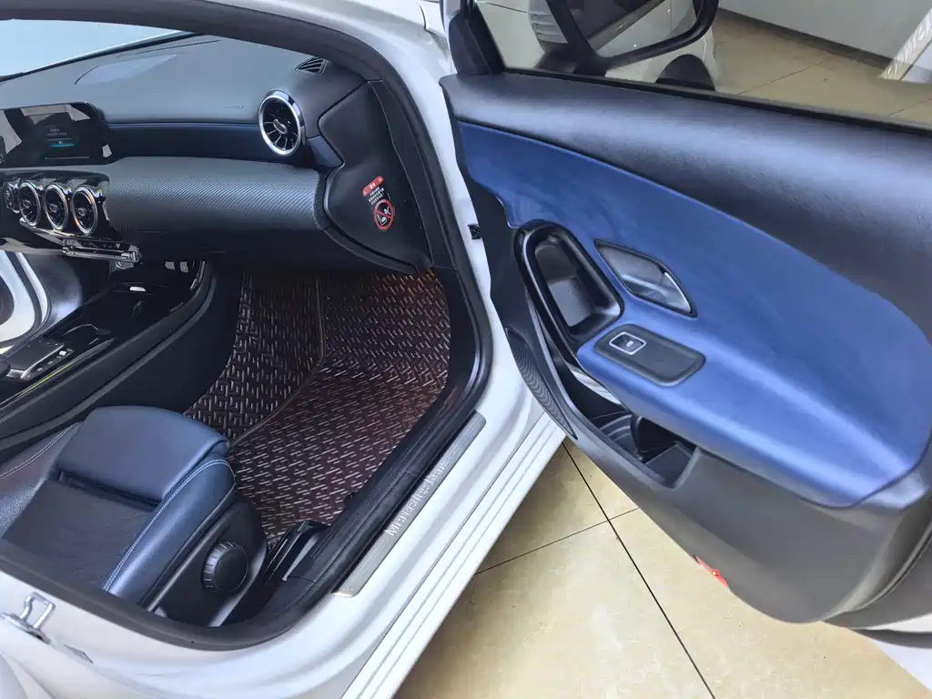Mercedes-Benz A-Class 2022 — фото 12