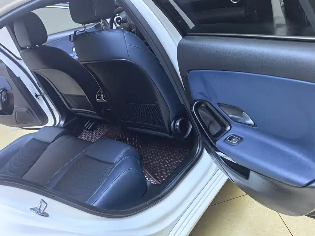 Mercedes-Benz A-Class 2022 — фото 11