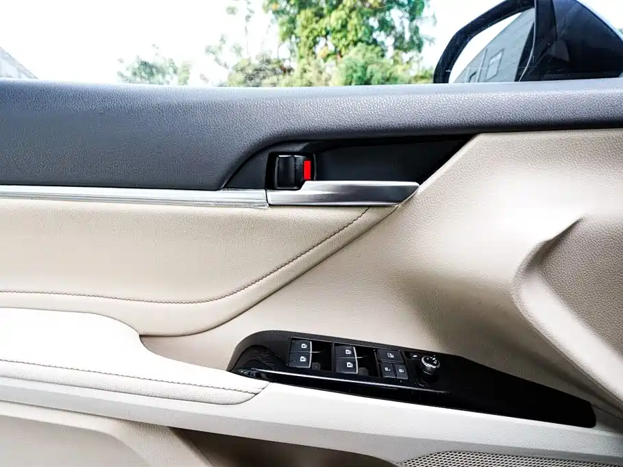 Toyota Camry 2018 — фото 14